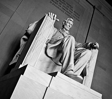 lincoln memorial statue