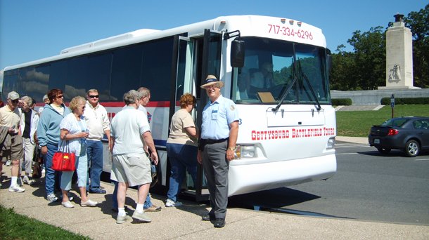 Gettysburg Battlefield Tours Bus loading up for the next tour